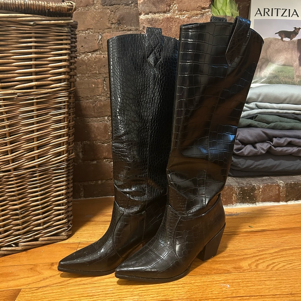 Black Princess Polly boots size 7